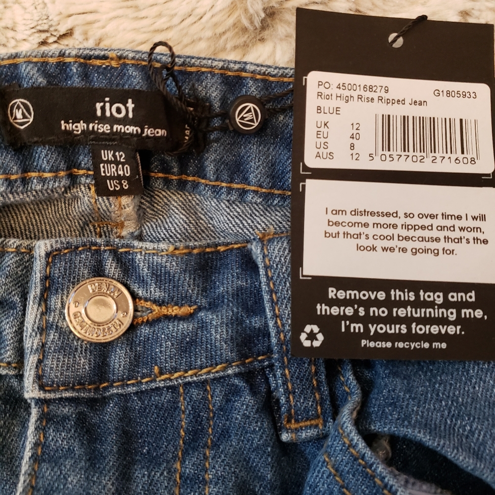 Misguided Riot High Rise Mom Jeans - Picture 7 of 7
